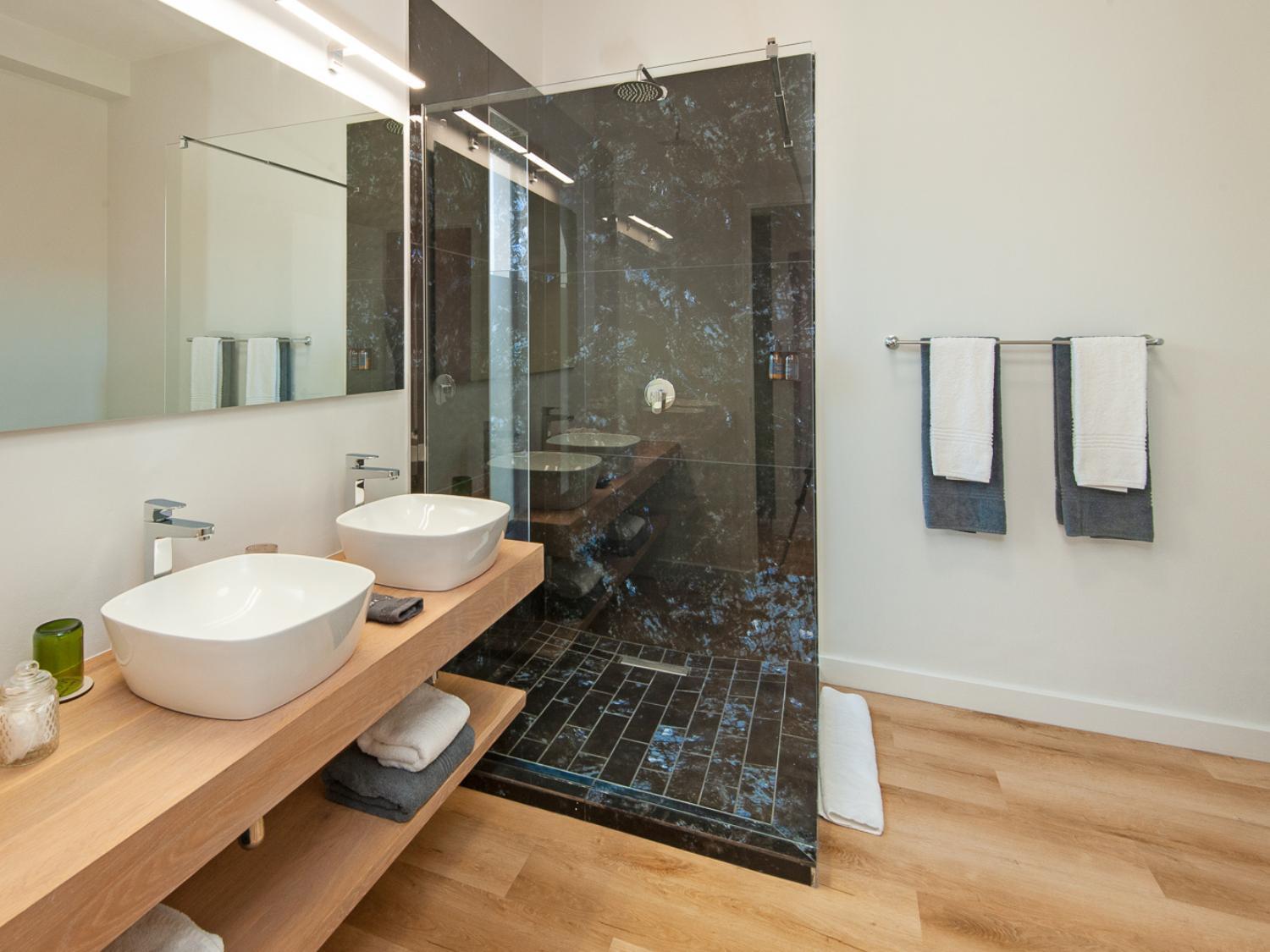 Glow Boutique Suites & Guesthouse Херманус Номер фото