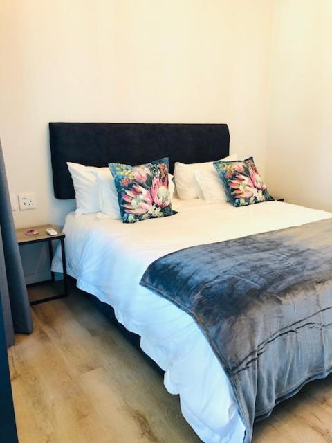 Glow Boutique Suites & Guesthouse Херманус Экстерьер фото
